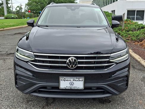 Certified 2024 Volkswagen Tiguan SE AWD/4WD image 2