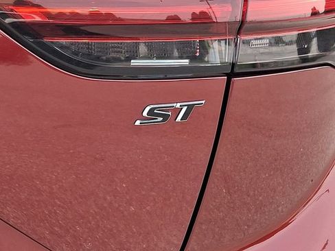 Certified 2023 Buick Envision Essence w/ Sport Touring Package FWD image 32