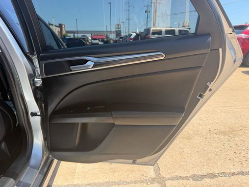 Used 2020 Ford Fusion SEL FWD image 18