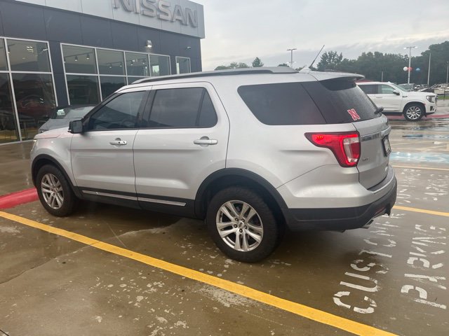 Used 2018 Ford Explorer XLT w/ Equipment Group 202A AWD/4WD image 2