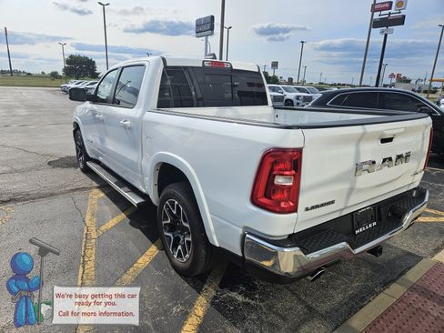Used 2025 RAM 1500 Laramie AWD/4WD image 3