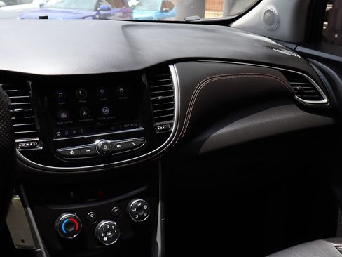 Used 2021 Chevrolet Trax LT AWD/4WD image 43