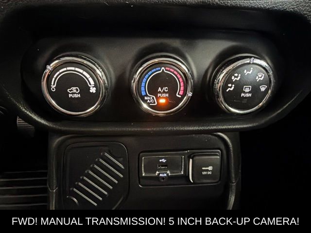 Used 2016 Jeep Renegade Latitude FWD image 20