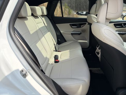 Used 2025 Mercedes-Benz GLC 300 4MATIC image 15