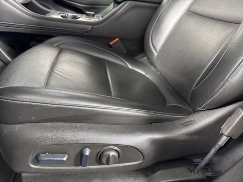 Used 2023 GMC Acadia SLT image 15