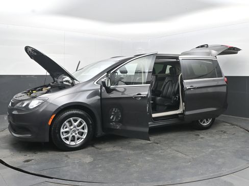 Used 2021 Chrysler Voyager Lxi image 45