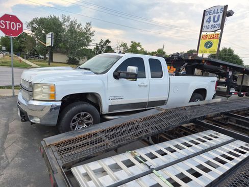 Used 2007 Chevrolet Silverado 2500 LTZ w/ Safety Package AWD/4WD image 2