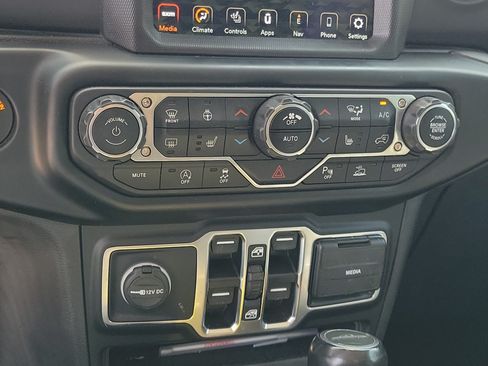 Used 2021 Jeep Gladiator Overland w/ Popular Equipment Package AWD/4WD image 27