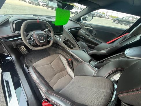 Used 2024 Chevrolet Corvette Stingray Premium Conv w/ Z51 Performance Package RWD image 8