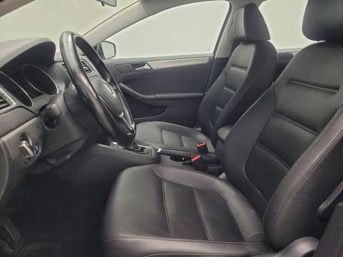 Used 2017 Volkswagen Jetta SE FWD image 17