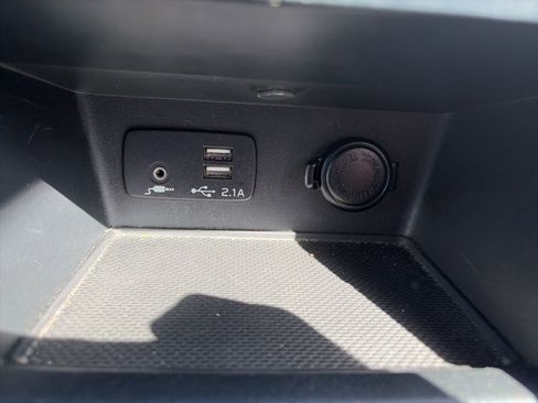 Used 2019 Subaru Forester Premium w/ All-Weather Package image 16