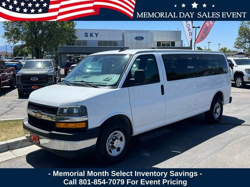 Used 2020 Chevrolet Express 3500 LT w/ LT Preferred Equipment Group RWD image 1