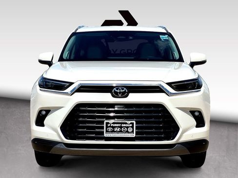 Used 2024 Toyota Grand Highlander FWD image 3