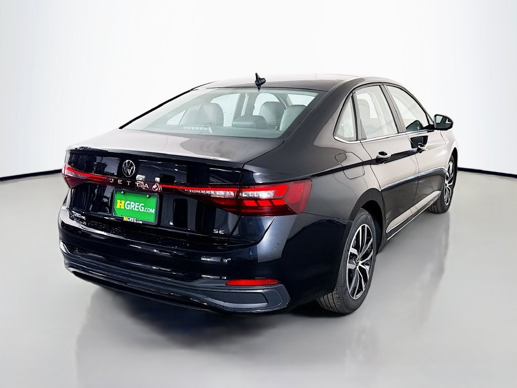 Used 2025 Volkswagen Jetta SE FWD image 10