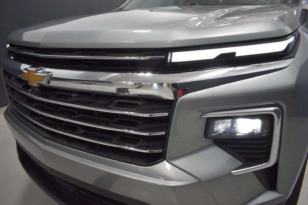 Used 2025 Chevrolet Traverse LT FWD image 11