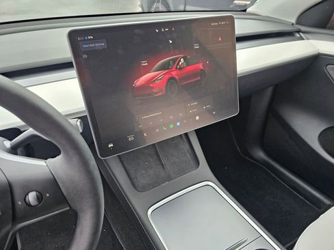 Used 2024 Tesla Model Y Performance image 28