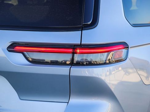 New 2025 Jeep Grand Cherokee L Altitude image 10