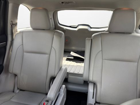 Used 2019 Toyota Highlander Limited Platinum AWD/4WD image 12