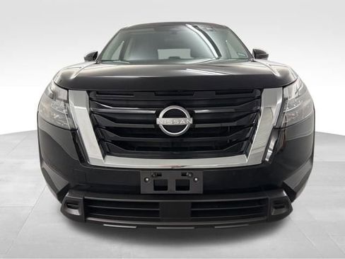 Used 2025 Nissan Pathfinder SV image 4