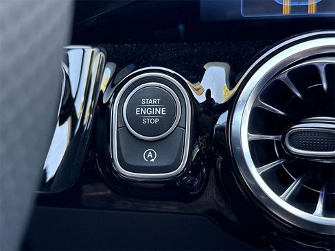 Certified 2025 Mercedes-Benz GLA 250 image 29