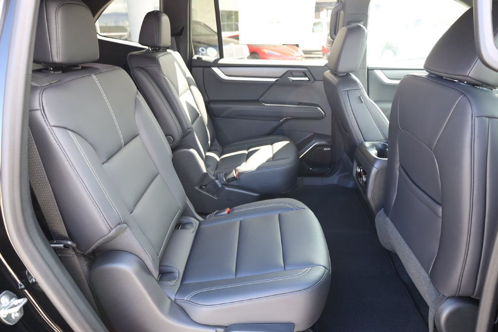 New 2027 GMC Acadia Elevation w/ Elevation Premium Package AWD/4WD image 17
