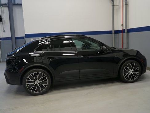 New 2026 Porsche Macan 4 Electric image 11