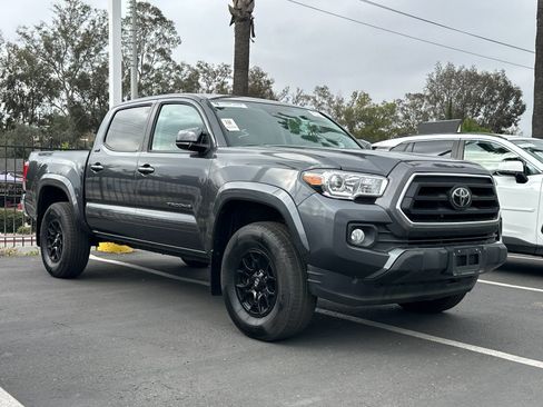 Used 2022 Toyota Tacoma SR5 RWD image 2