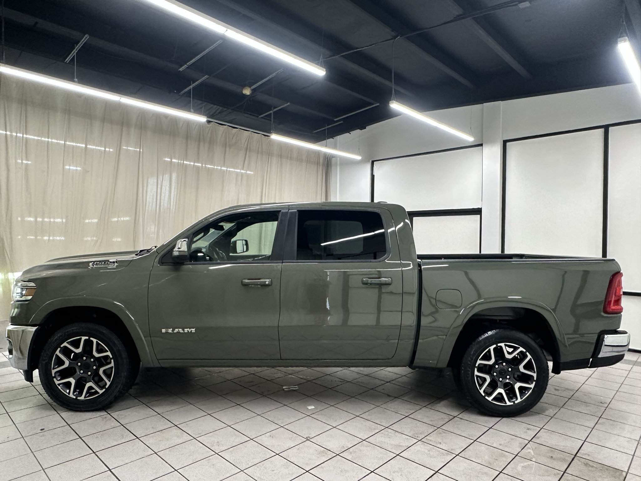 Used 2026 RAM 1500 Laramie AWD/4WD image 10