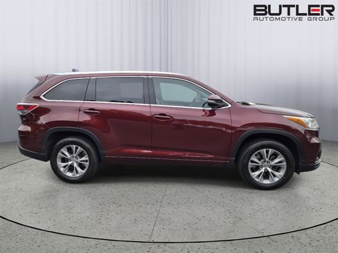 Used 2015 Toyota Highlander XLE FWD image 4