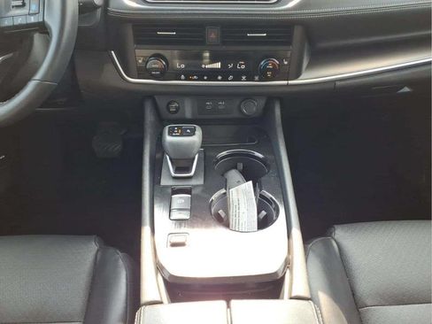 Used 2024 Nissan Rogue SV w/ SV Premium Package FWD image 12