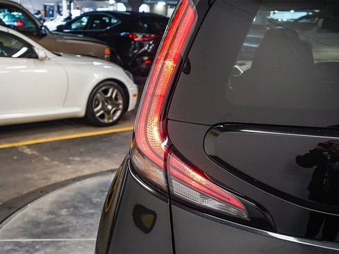 Used 2023 Kia Soul LX image 7