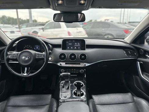 Used 2018 Kia Stinger RWD image 12