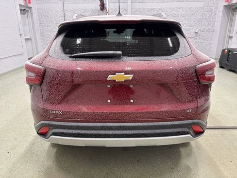 Used 2025 Chevrolet Trax LT w/ Driver Confidence Package image 4