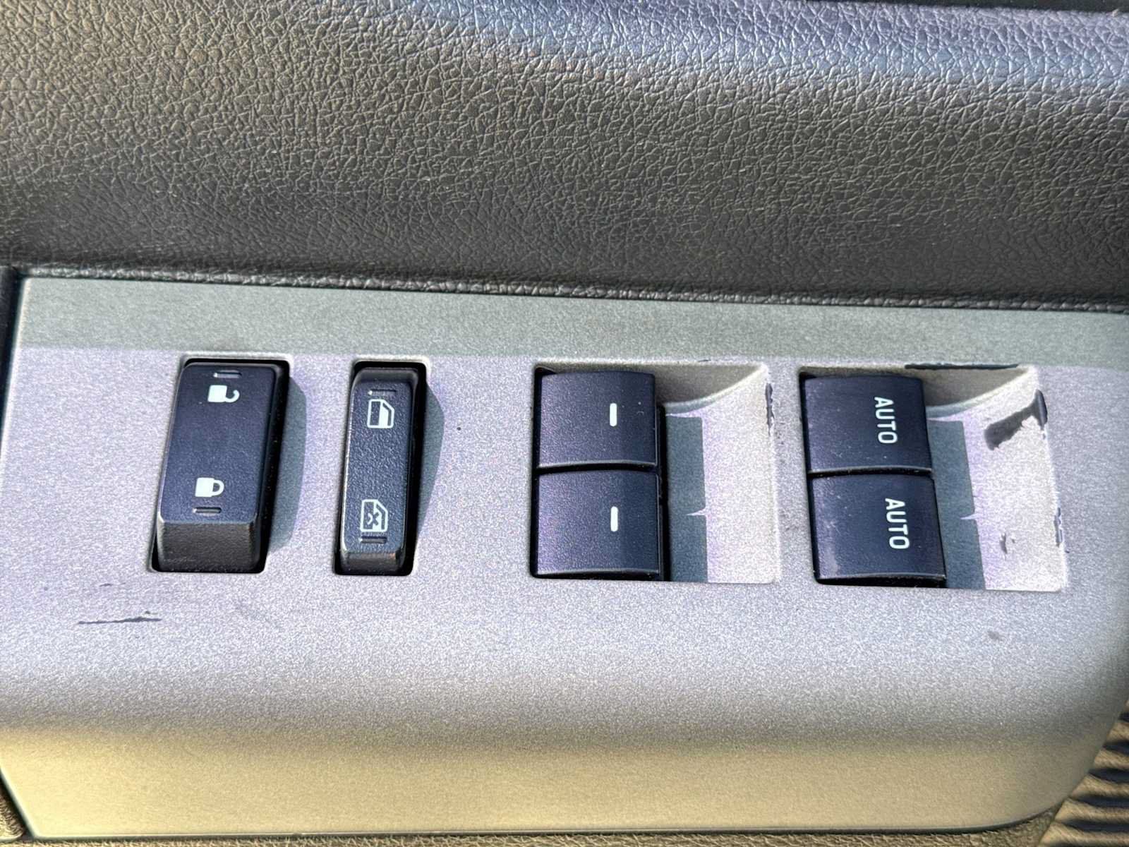 Used 2015 Ford F250 Lariat w/ Lariat Ultimate Package AWD/4WD image 16