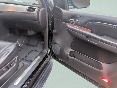 Used 2007 Cadillac Escalade ESV AWD w/ Information Package image 53