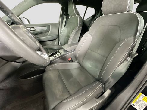 Certified 2023 Volvo XC40 B5 Plus w/ Climate Package image 21