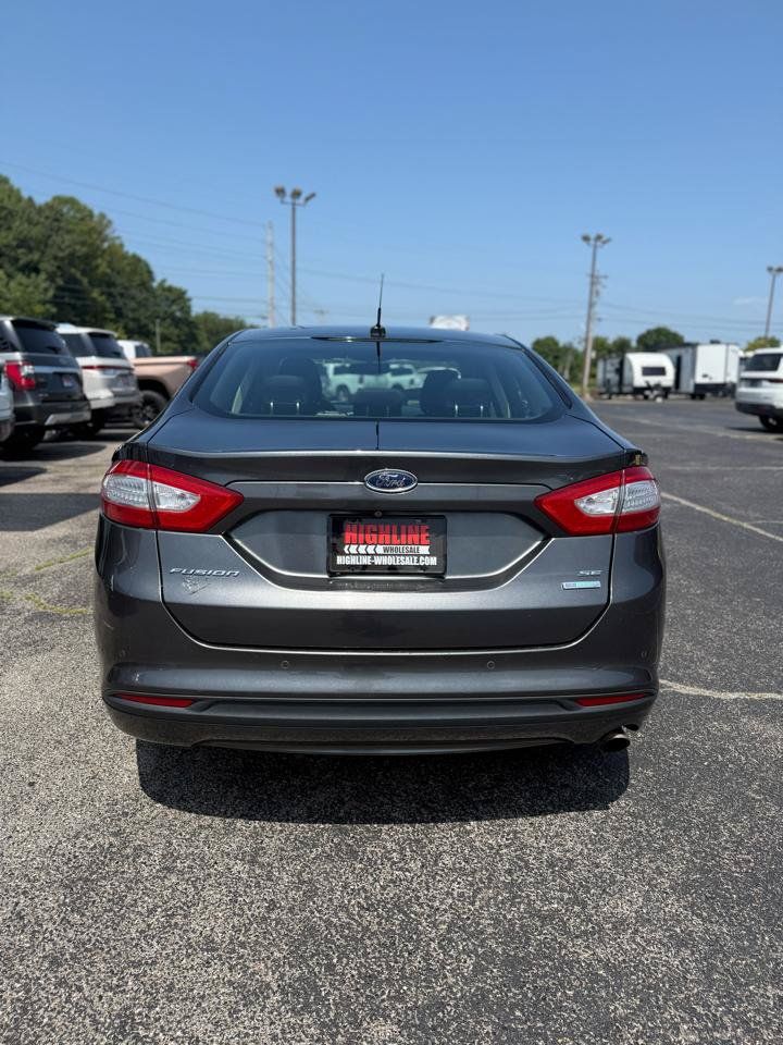 Used 2016 Ford Fusion SE w/ Equipment Group 202A FWD image 4