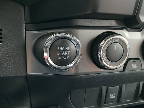 Used 2020 Toyota Tacoma TRD Off-Road image 11