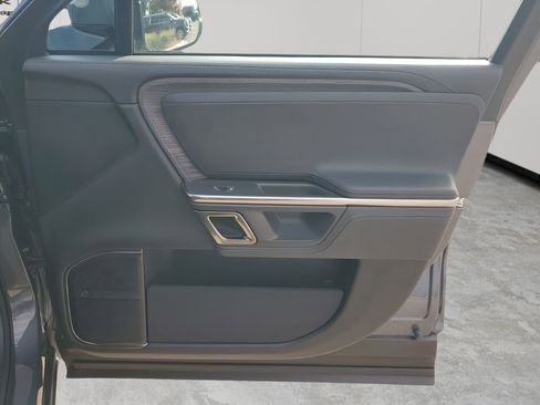 Used 2023 Rivian R1S Adventure image 13