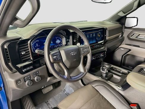 Used 2022 Chevrolet Silverado 1500 ZR2 w/ Technology Package AWD/4WD image 9