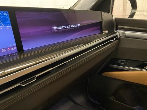 Used 2025 Cadillac Escalade Premium Luxury w/ Touring Package AWD/4WD image 18