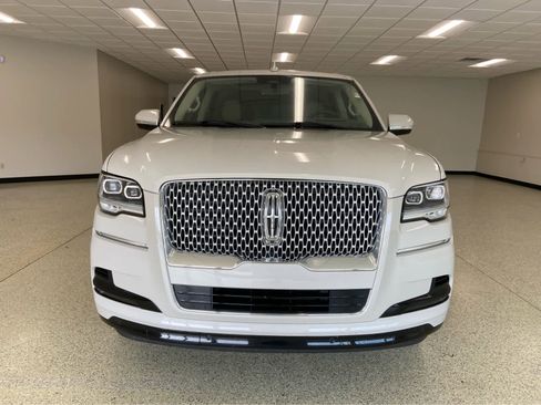 Used 2024 Lincoln Navigator L Reserve image 3