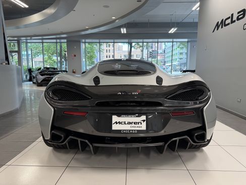 Used 2018 McLaren 570S image 3