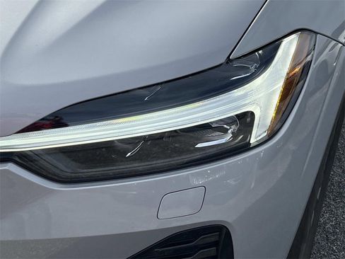 Used 2025 Volvo XC60 B5 Core w/ Climate Package image 9