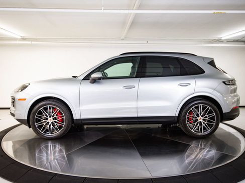 Used 2026 Porsche Cayenne S AWD/4WD image 2