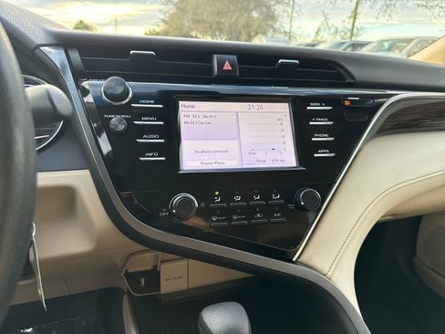 Used 2018 Toyota Camry LE image 17