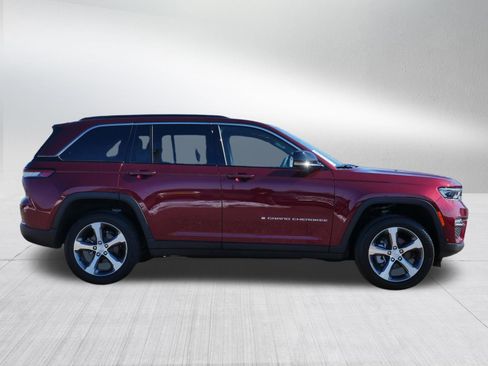 Used 2025 Jeep Grand Cherokee Limited w/ Luxury Tech Group II image 8