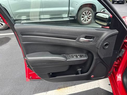 Used 2015 Chrysler 300 S RWD image 10