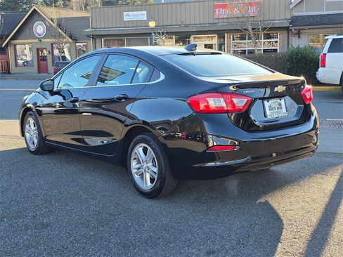 Used 2017 Chevrolet Cruze LT image 7