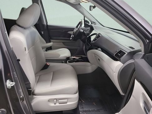 Certified 2022 Honda Pilot Touring image 13